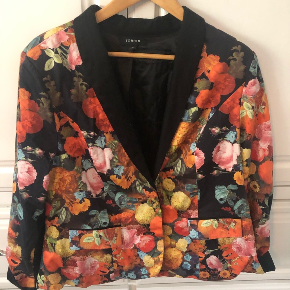 Tori black floral blazer size 1